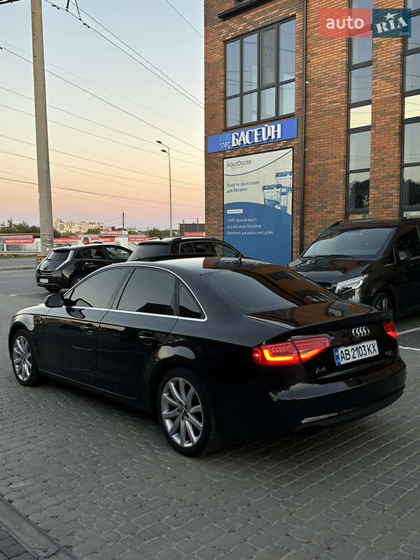 Седан Audi A4 2012 в Виннице
