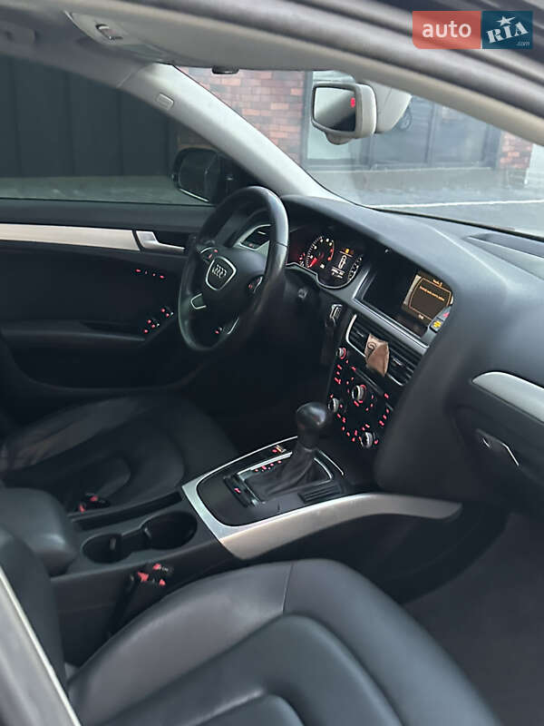 Седан Audi A4 2012 в Виннице