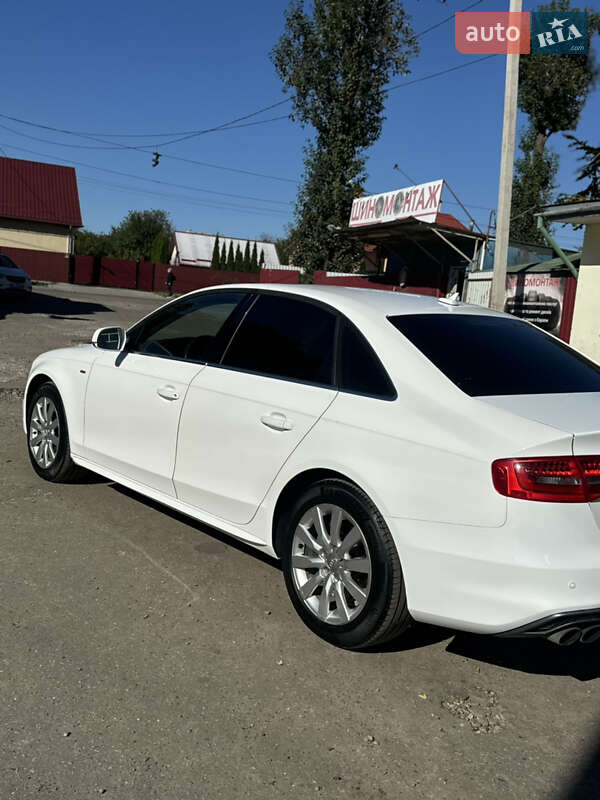 Седан Audi A4 2015 в Львове