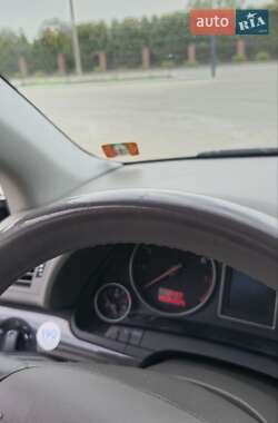 Седан Audi A4 2004 в 