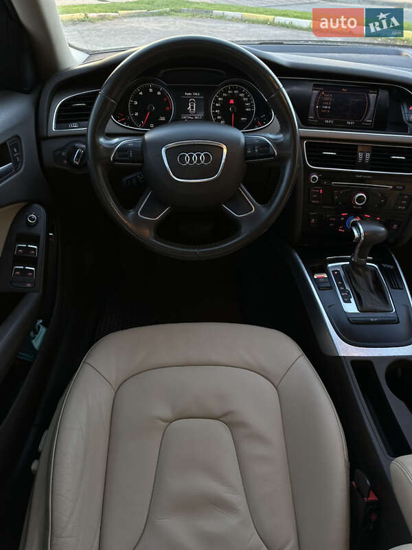 Седан Audi A4 2012 в Киеве