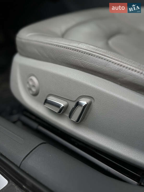 Седан Audi A4 2012 в Хусте