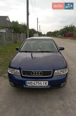 Седан Audi A4 2000 в Гнивани