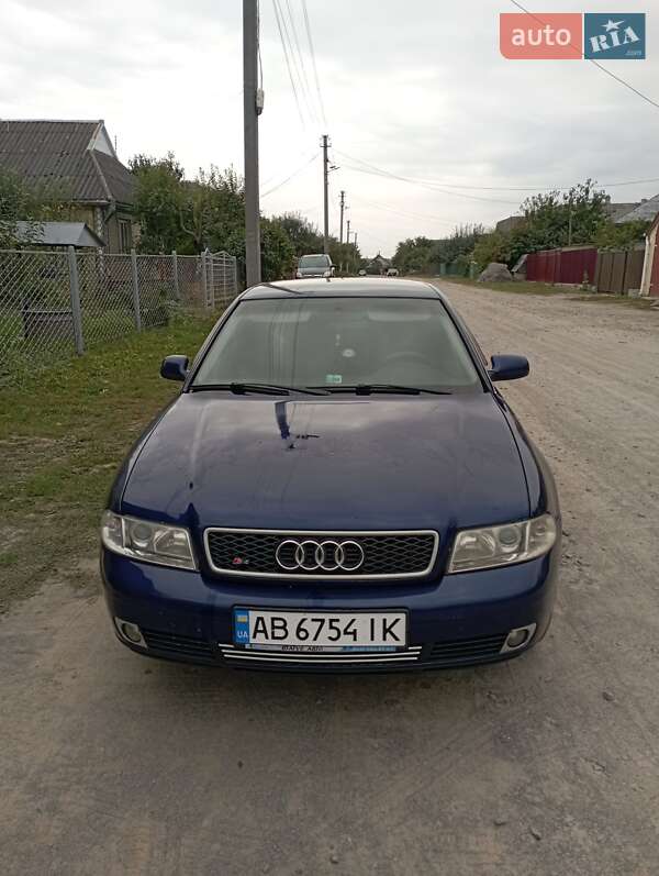 Седан Audi A4 2000 в Гнивани