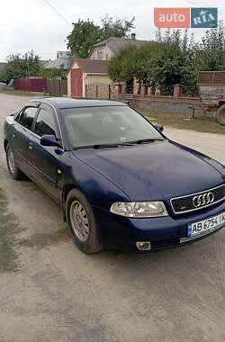 Седан Audi A4 2000 в Гнивани