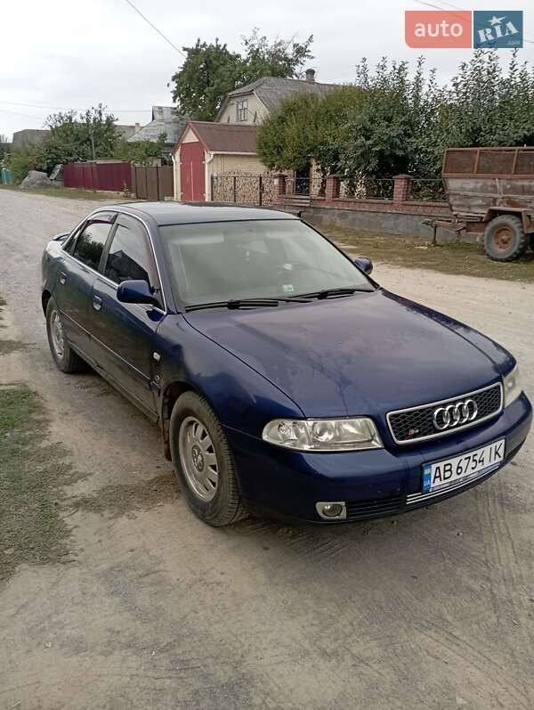Седан Audi A4 2000 в Гнивани