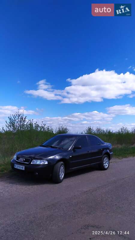 Седан Audi A4 2000 в 