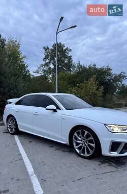Седан Audi A4 2019 в 