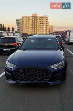 Седан Audi A4 2021 в 