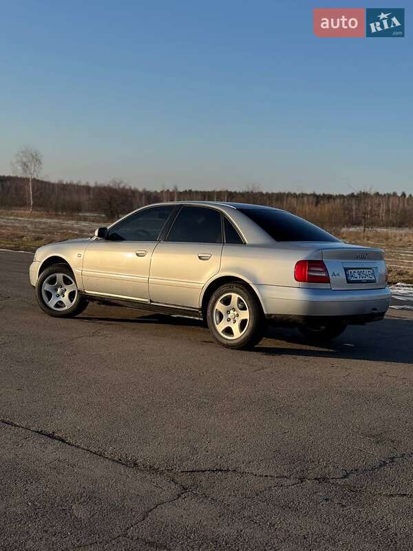 Седан Audi A4 2000 в Камне-Каширском