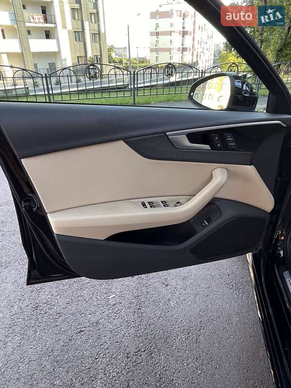 Седан Audi A4 2020 в Харкові
