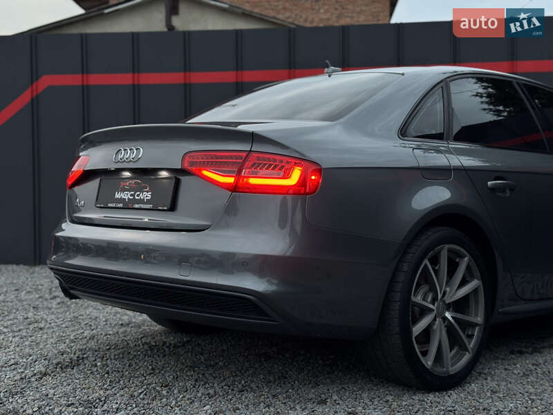 Седан Audi A4 2015 в Луцке