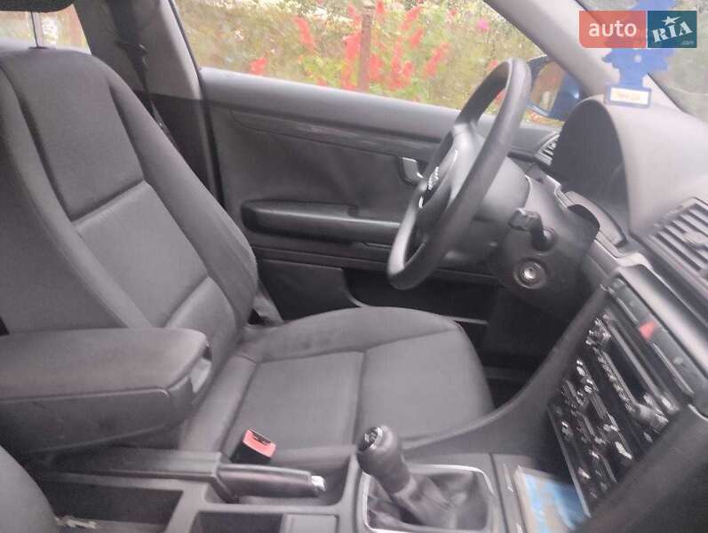 Седан Audi A4 2001 в Романове