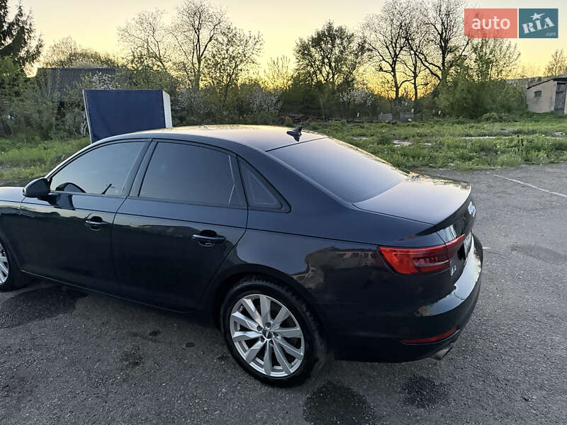 Седан Audi A4 2016 в Львове