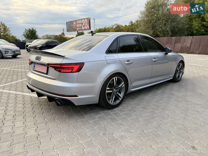 Седан Audi A4 2018 в Львове
