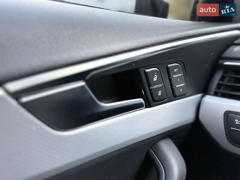 Седан Audi A4 2018 в Львове