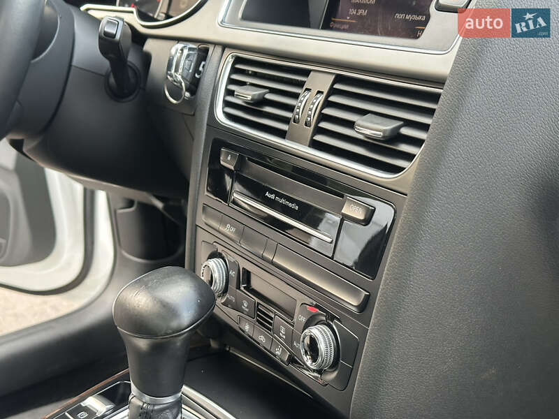 Седан Audi A4 2014 в Одесі