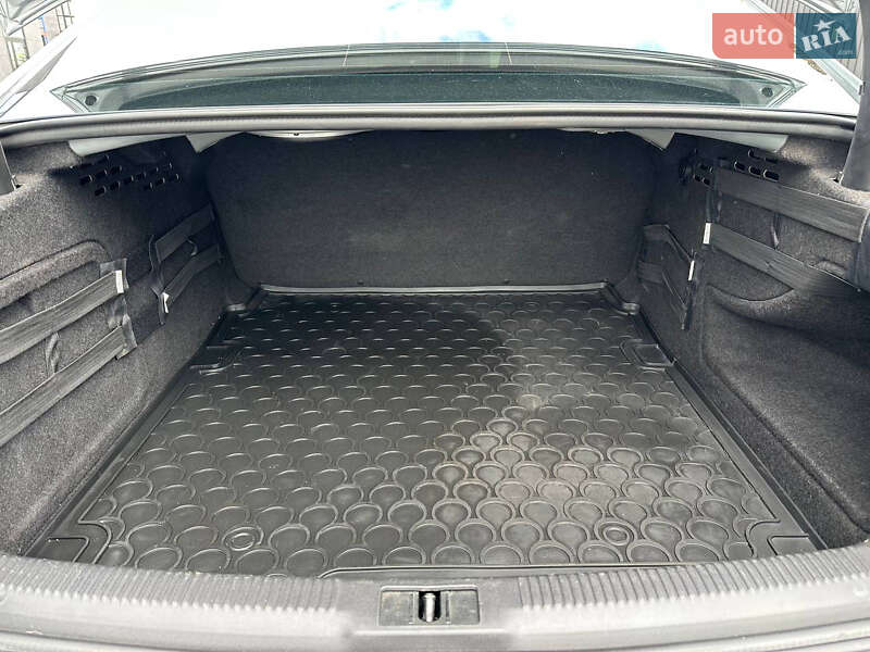 Седан Audi A4 2011 в Дніпрі