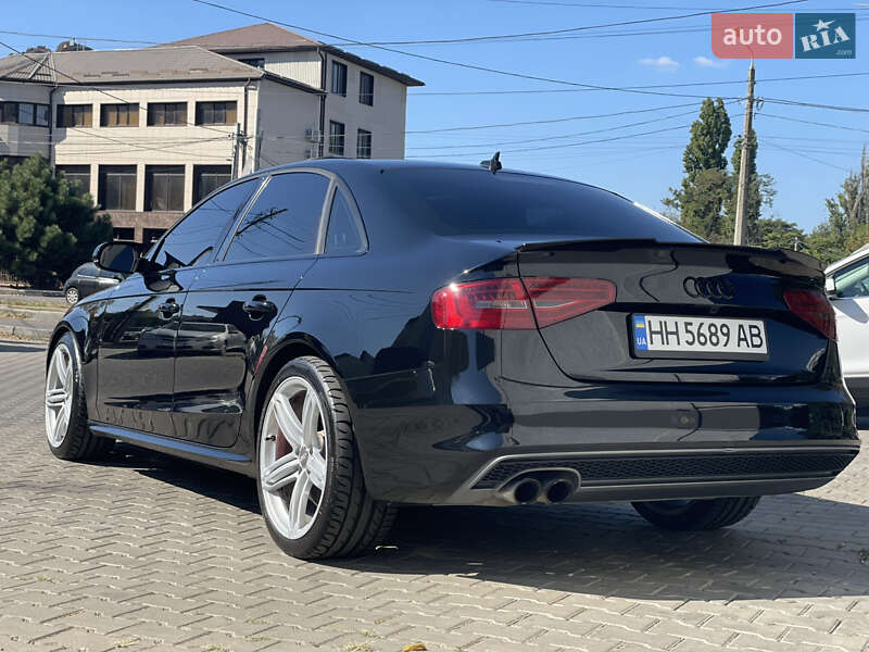 Седан Audi A4 2013 в Одесі