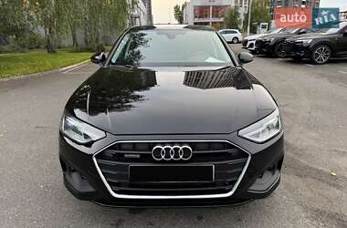 Седан Audi A4 2022 в 