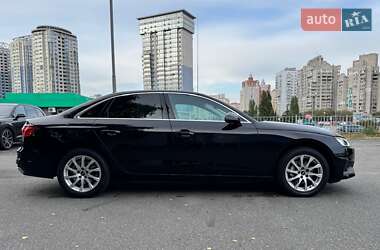 Седан Audi A4 2022 в 