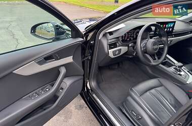 Седан Audi A4 2022 в 