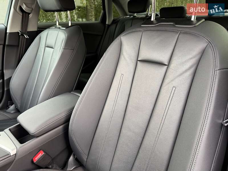 Седан Audi A4 2022 в Киеве