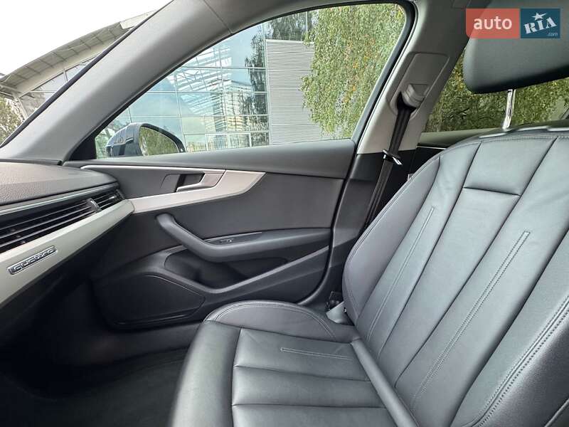 Седан Audi A4 2022 в Киеве