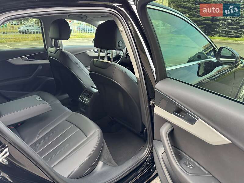 Седан Audi A4 2022 в Киеве