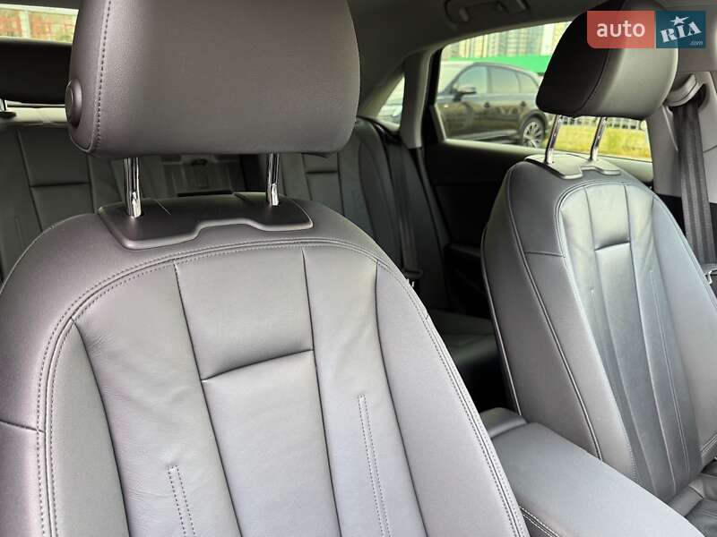 Седан Audi A4 2022 в Киеве