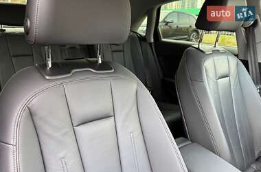 Седан Audi A4 2022 в 
