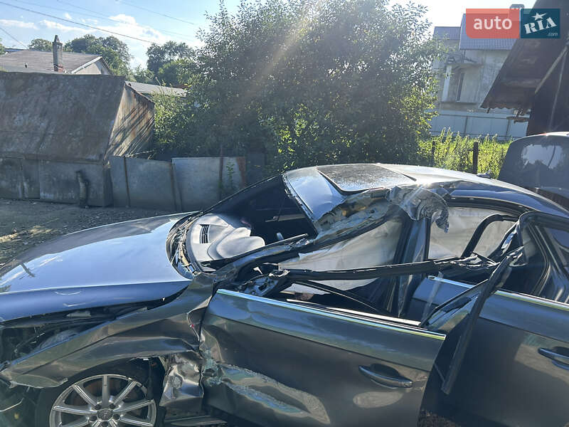 Седан Audi A4 2015 в Ивано-Франковске