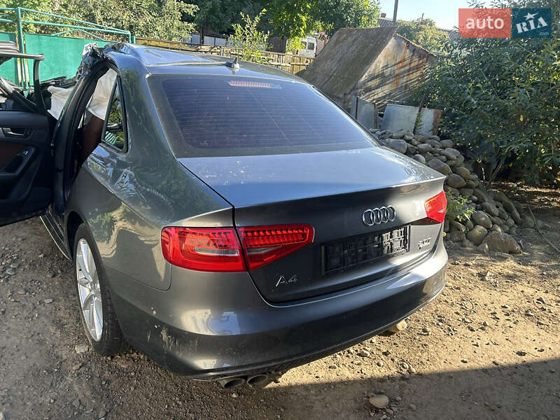 Седан Audi A4 2015 в Ивано-Франковске