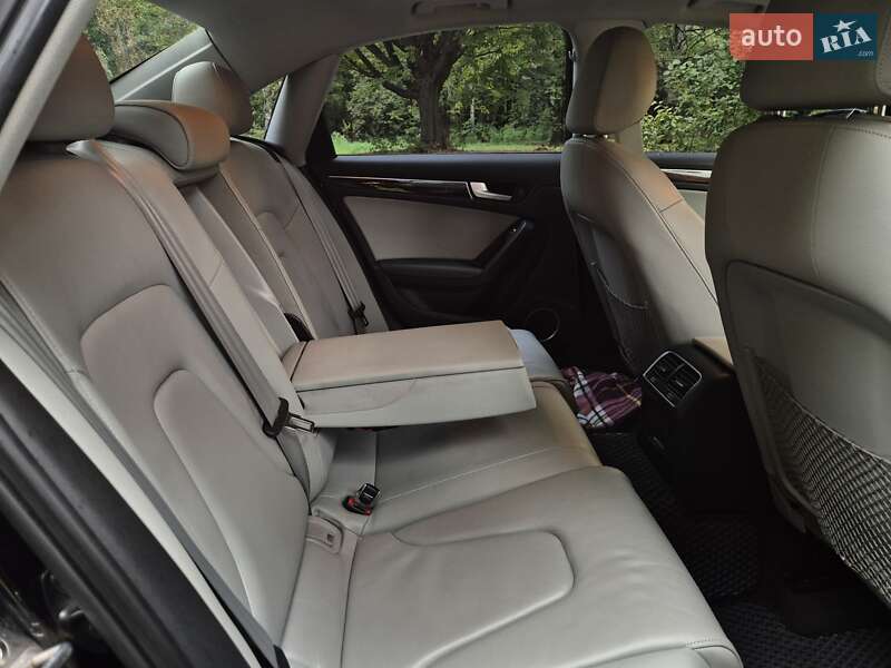 Седан Audi A4 2013 в Киеве