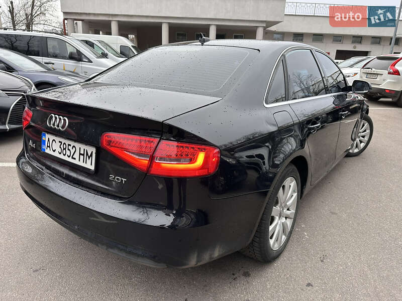Седан Audi A4 2013 в Шацке