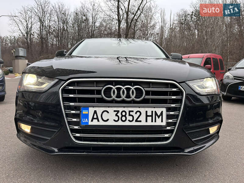 Седан Audi A4 2013 в Шацке