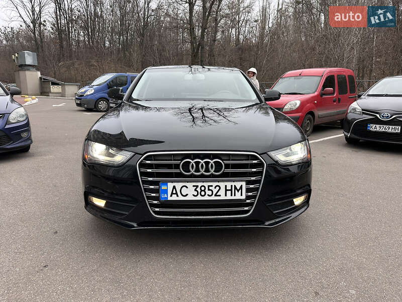 Седан Audi A4 2013 в Шацке