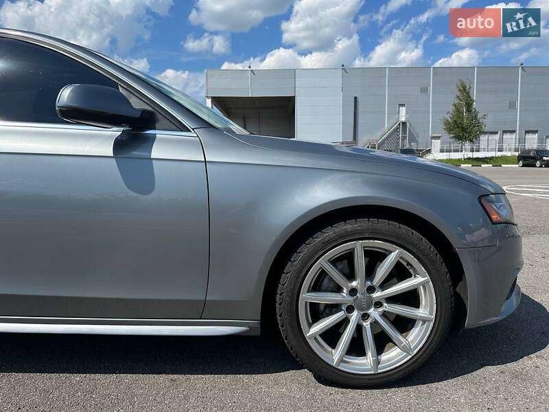 Седан Audi A4 2010 в Ровно