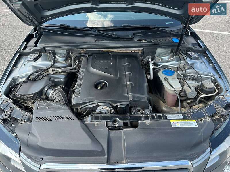 Седан Audi A4 2010 в Ровно