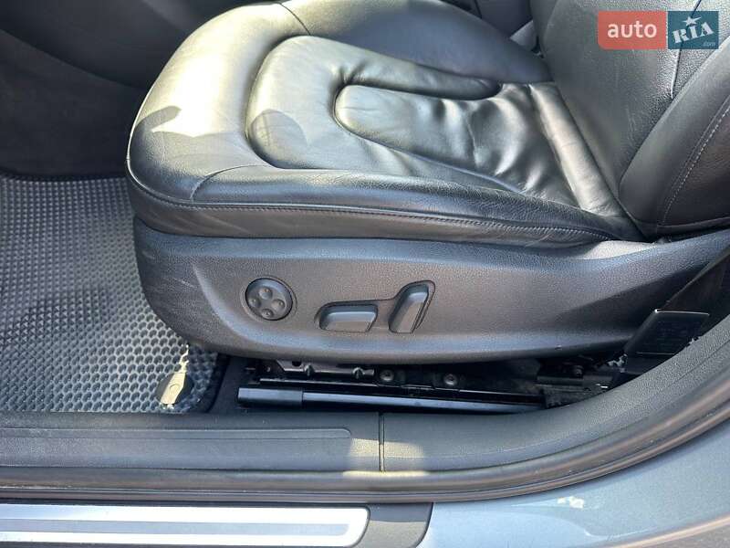 Седан Audi A4 2010 в Ровно