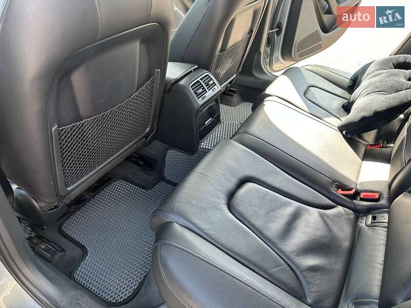 Седан Audi A4 2010 в Ровно