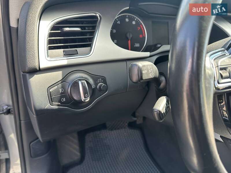 Седан Audi A4 2010 в Ровно