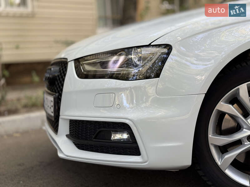 Седан Audi A4 2012 в Измаиле
