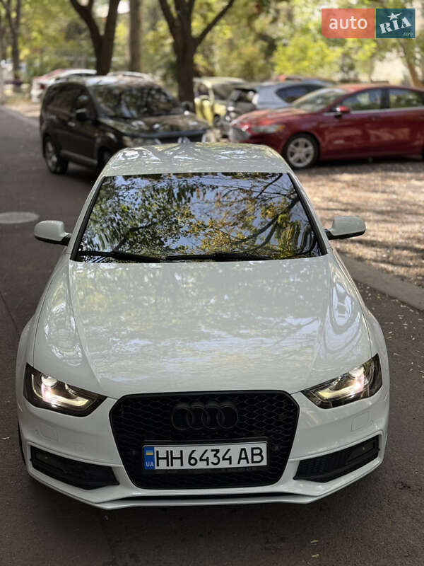 Седан Audi A4 2012 в Измаиле