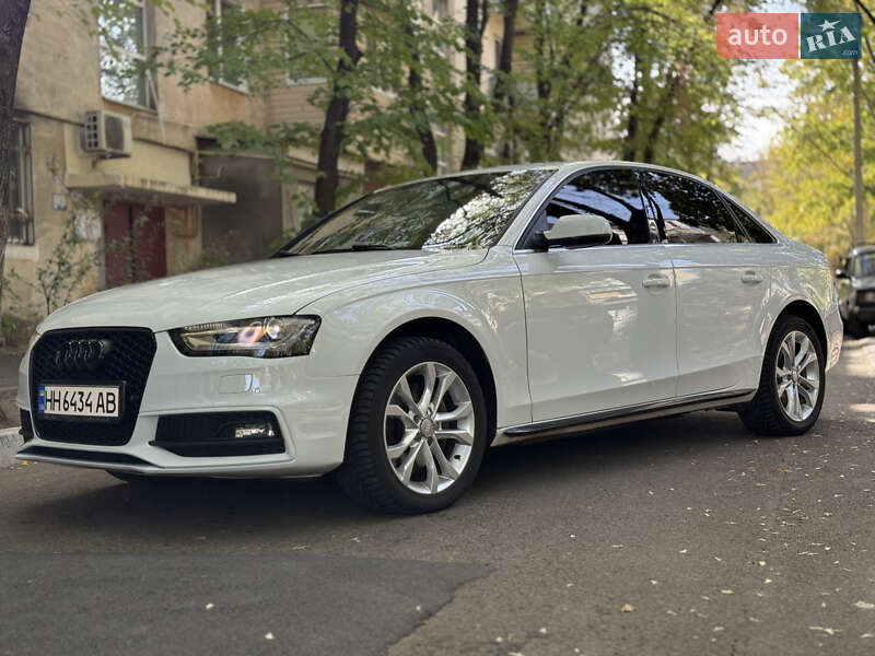 Седан Audi A4 2012 в Измаиле