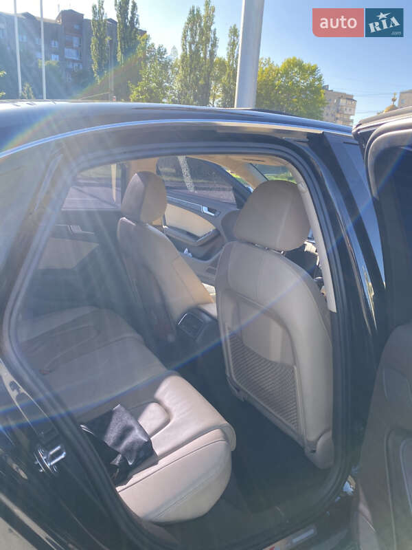 Седан Audi A4 2015 в Івано-Франківську