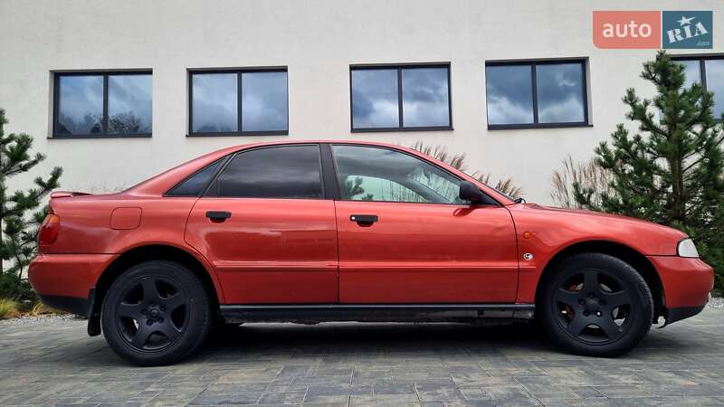 Седан Audi A4 1996 в Луцке