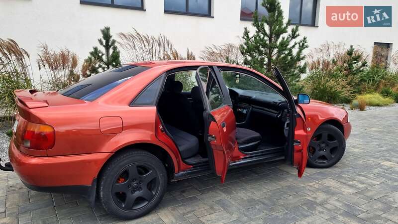 Седан Audi A4 1996 в Луцке