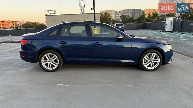 Седан Audi A4 2017 в Киеве