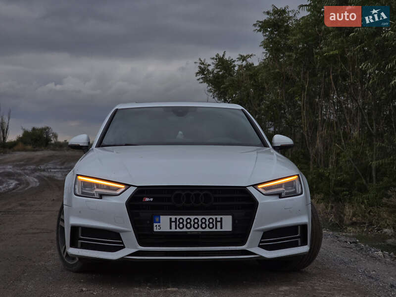 Седан Audi A4 2017 в Києві